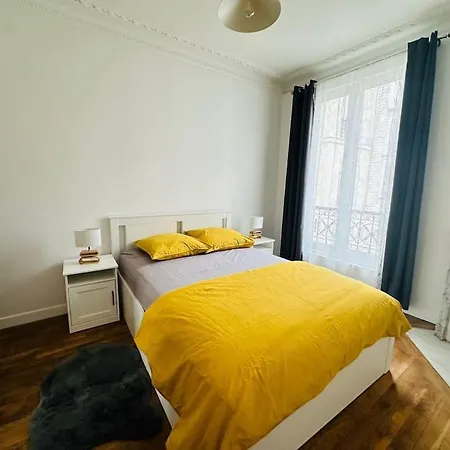 Apartment Lovely Parisian Paris